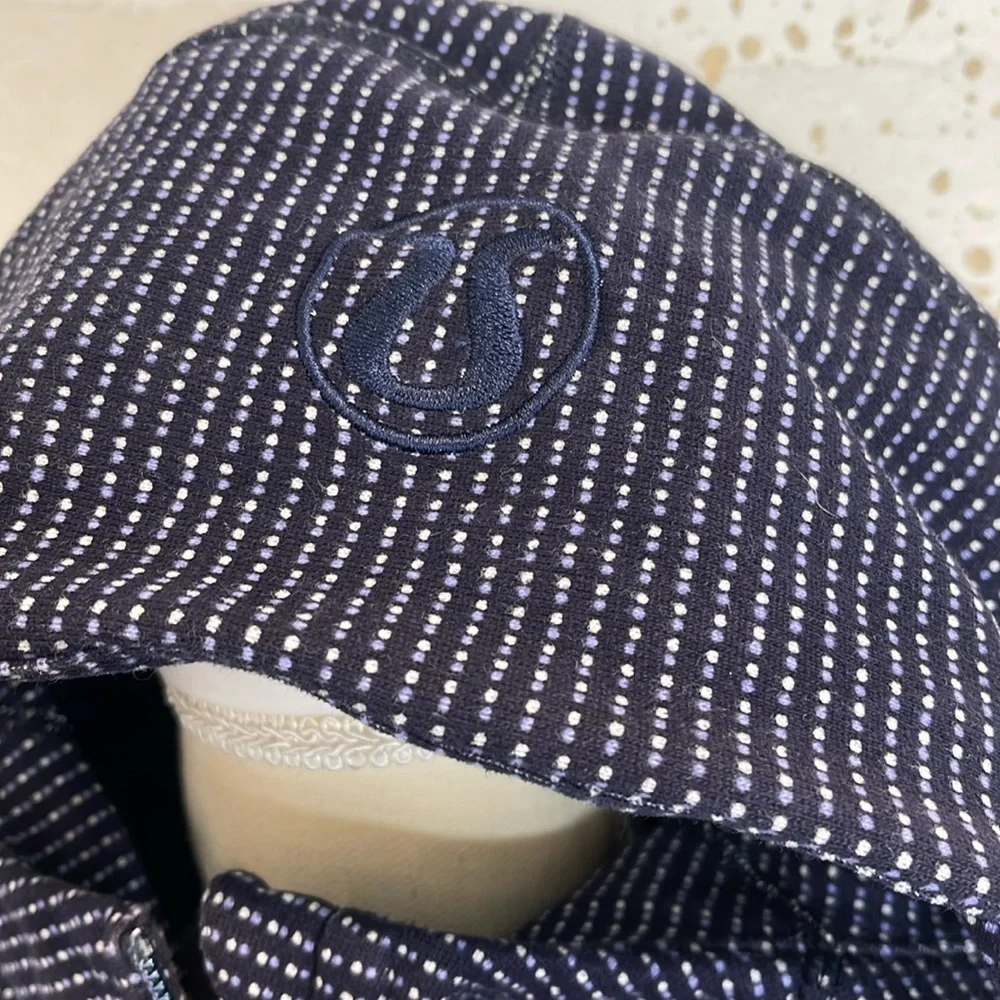 Navy Blue patterned Lululemon Full Zip-Up Hooded Sweatshirt w/ thumbholes Sz 6